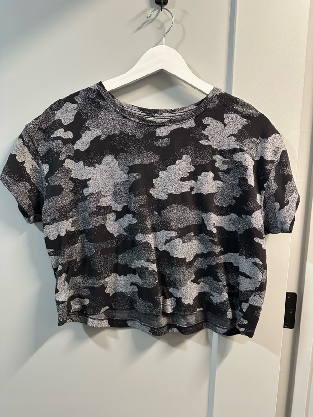 lululemon athletica Cropped Camo Tee - Black & Gray